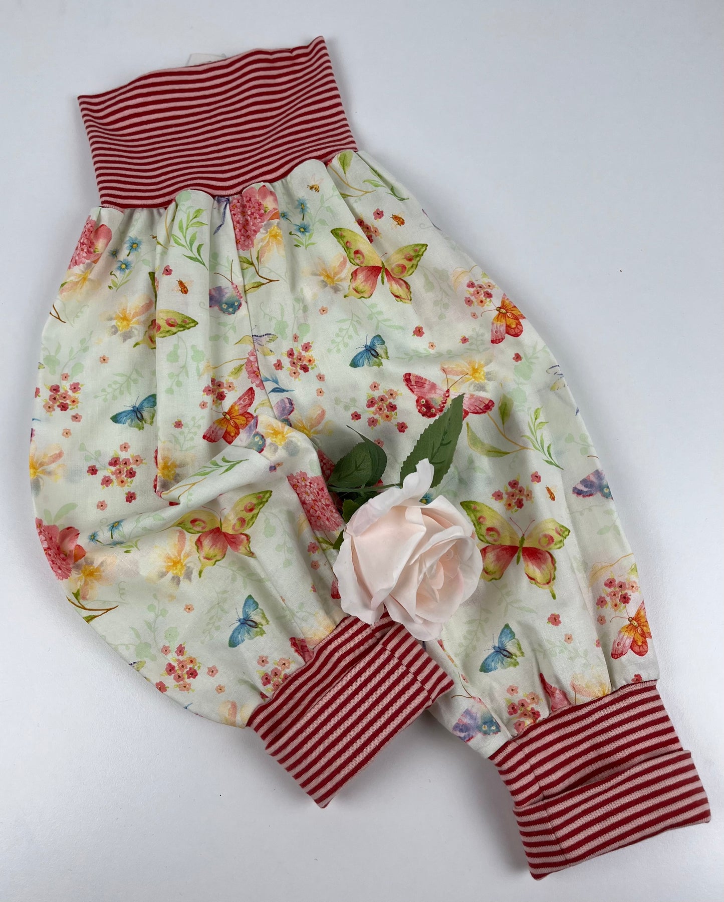 Handgemachte Babyhose – ein liebevolles Unikat Gr. 80 / 86