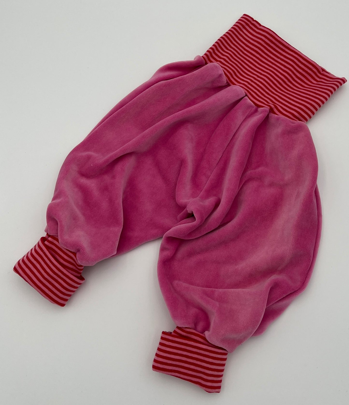 Handgemachte Babyhose – ein liebevolles Unikat Gr. 74