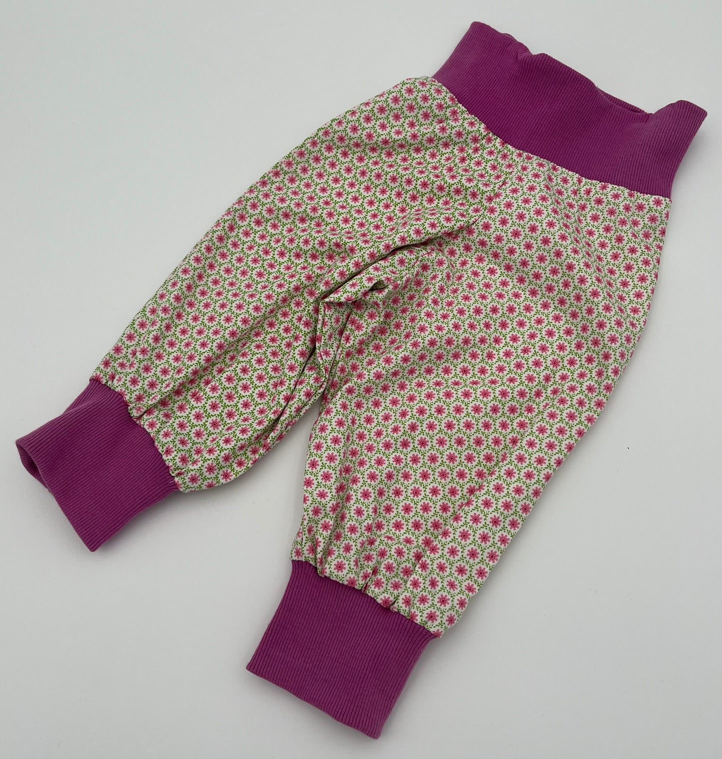 Handgemachte Babyhose – ein liebevolles Unikat Gr. 62/68