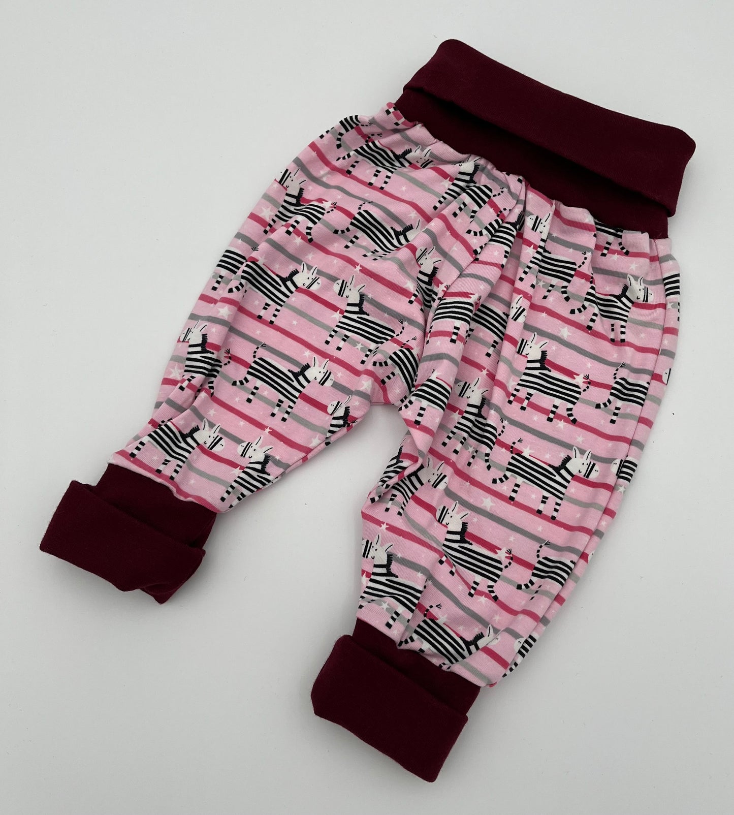 Handgemachte Babyhose – ein liebevolles Unikat Gr. 50/56