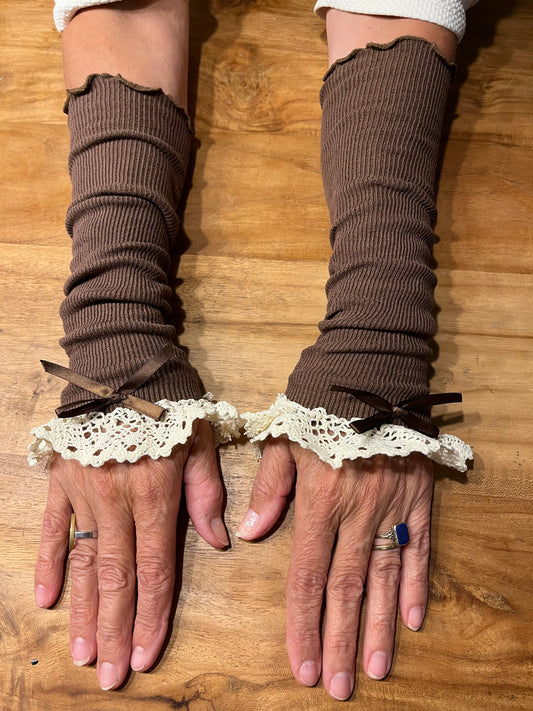 Handstulpen mit Spitzenrand