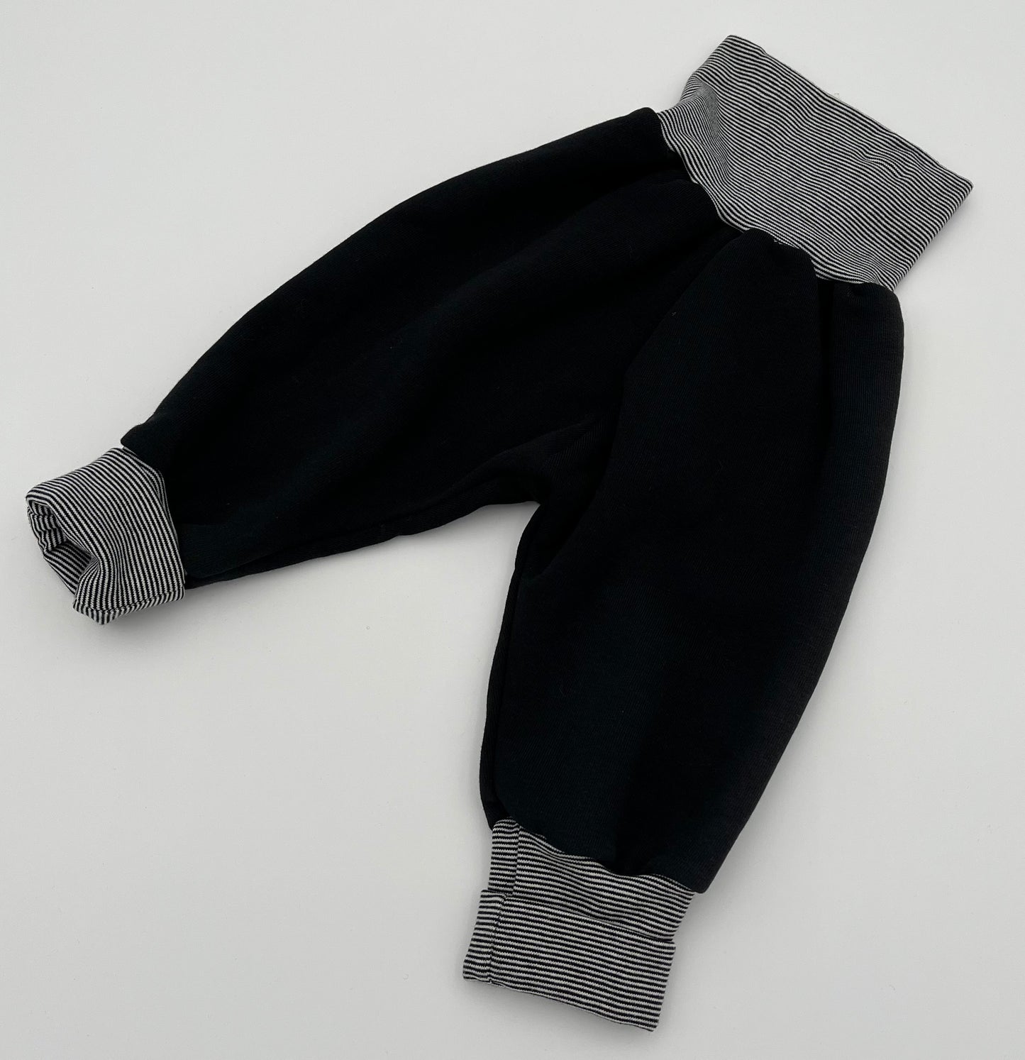 Handgemachte Babyhose – ein liebevolles Unikat Gr. 62