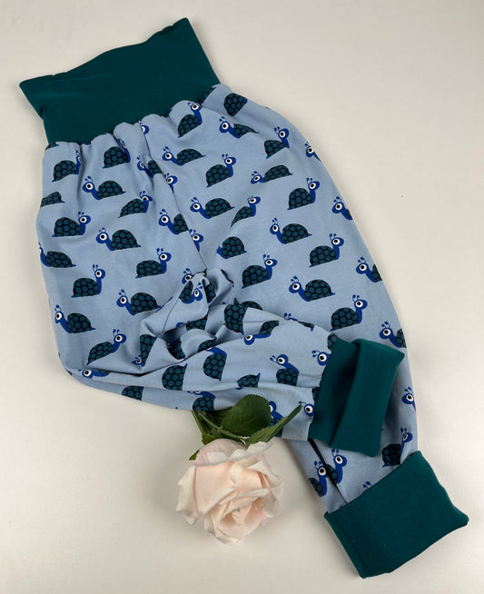 Handgemachte Babyhose – ein liebevolles Unikat Gr. 74/80