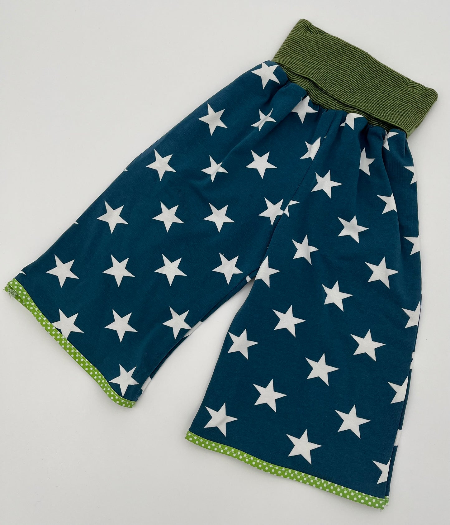 Handgemachte Kleinkindhose – ein liebevolles Unikat Gr. 74/80