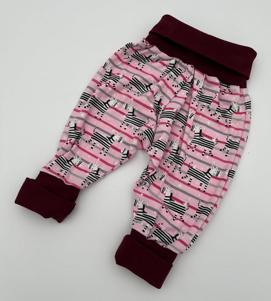 Handgemachte Babyhose – ein liebevolles Unikat Gr. 50/56